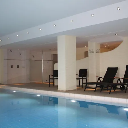 Haus-nordland-app-17-schwimmbad 아파트